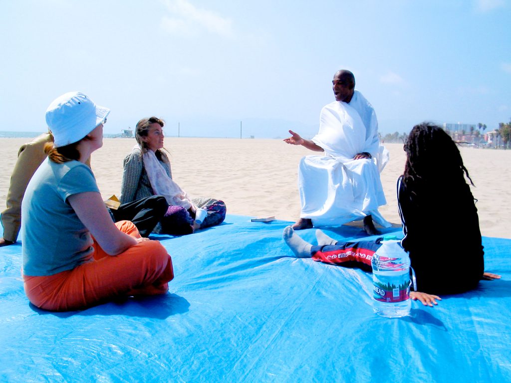 Yoga on the beach in the lap of mother Ganges surrounded by mountains 🧘‍♀️  #rudrayogpeeth_yoga_ashram #beachyoga #yoga #yogainspiration…